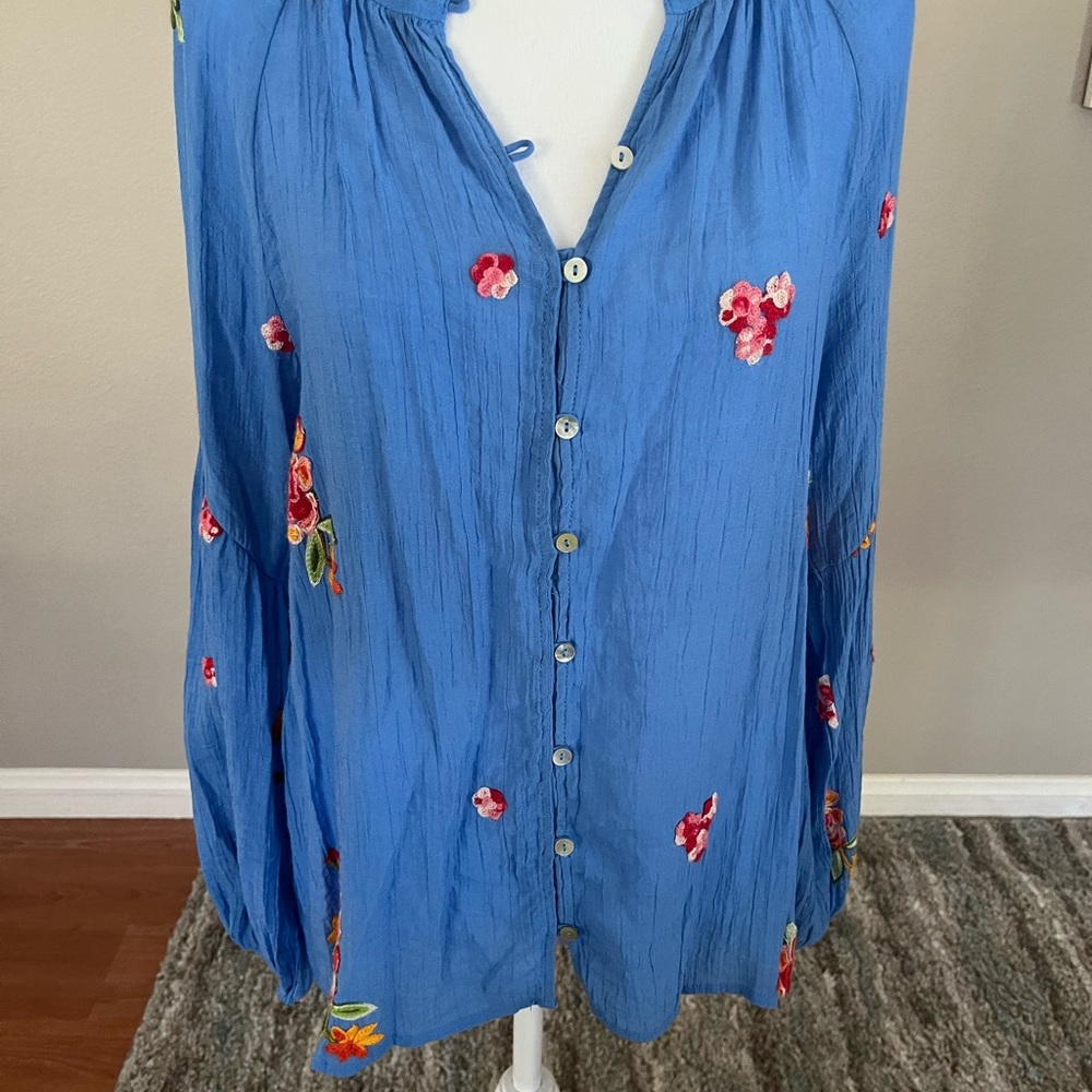 fig and flower Blue Embroidered Floral Button-Up Blouse